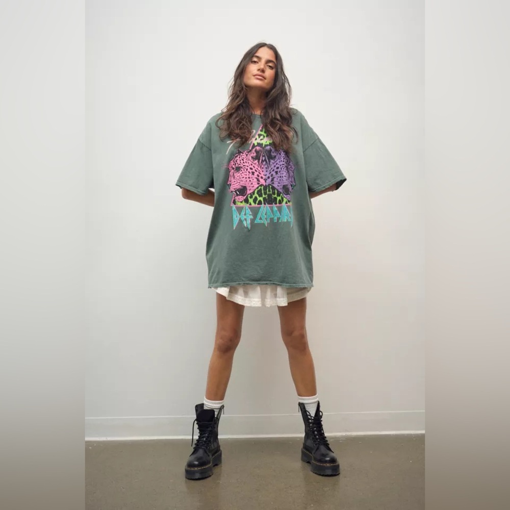 NWT Urban Outfitters Def Leppard Double Animal Oversized T-Shirt S/M - Picture 5 of 6